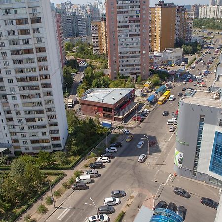 Apartment In 2 Min From Poznyaky Metro Station キエフ エクステリア 写真