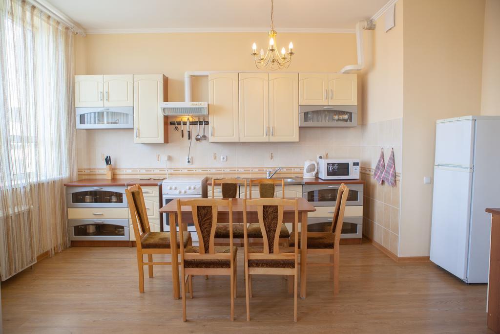 Apartment In 2 Min From Poznyaky Metro Station キエフ エクステリア 写真