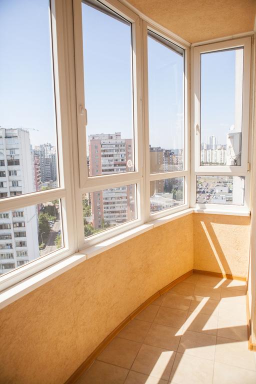 Apartment In 2 Min From Poznyaky Metro Station キエフ エクステリア 写真