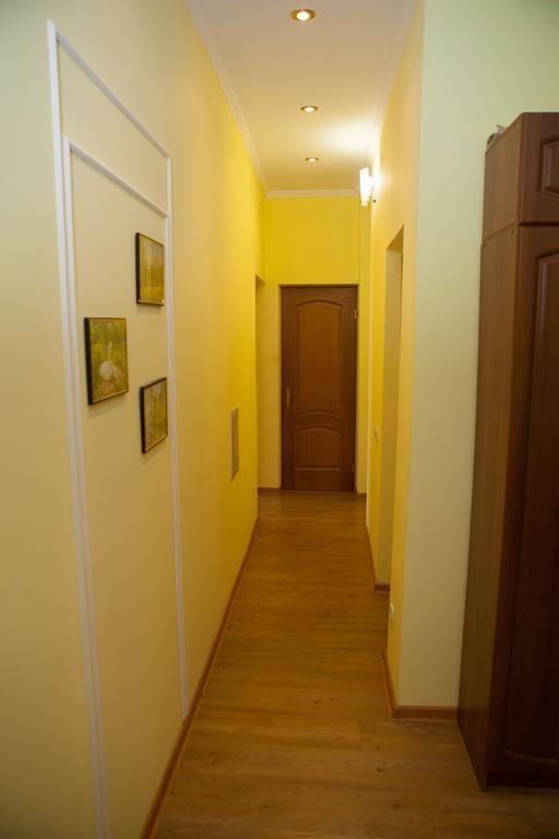 Apartment In 2 Min From Poznyaky Metro Station キエフ エクステリア 写真