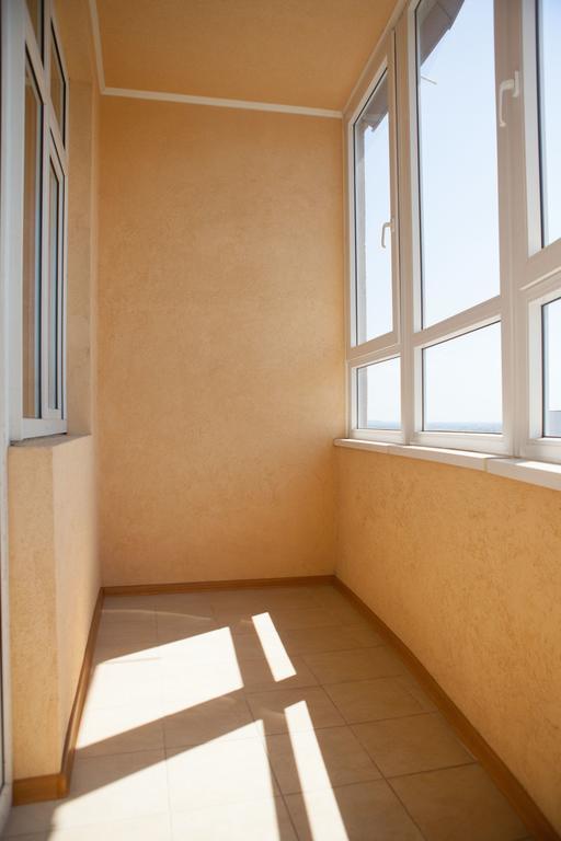 Apartment In 2 Min From Poznyaky Metro Station キエフ エクステリア 写真